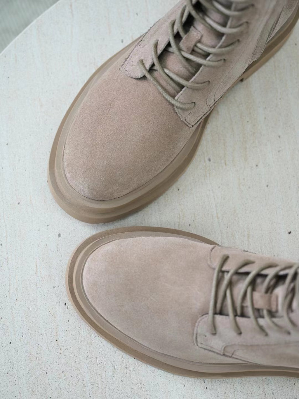 Brunello Cucinelli Herren-Stiefeletten aus Wildleder in Beige