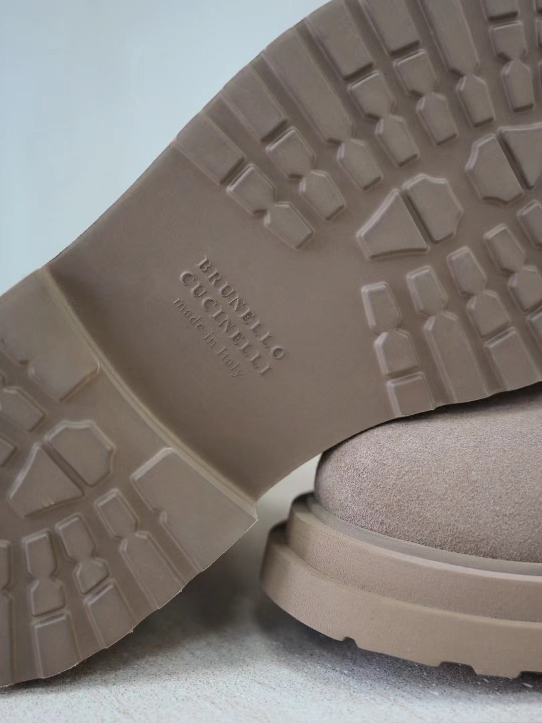 Brunello Cucinelli Herren-Stiefeletten aus Wildleder in Beige