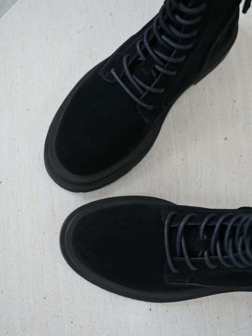 Brunello Cucinelli Herren-Stiefeletten aus Wildleder in Schwarz