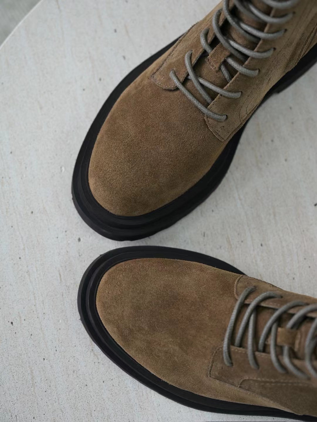 Brunello Cucinelli Herren-Stiefeletten aus Wildleder in Hellbraun