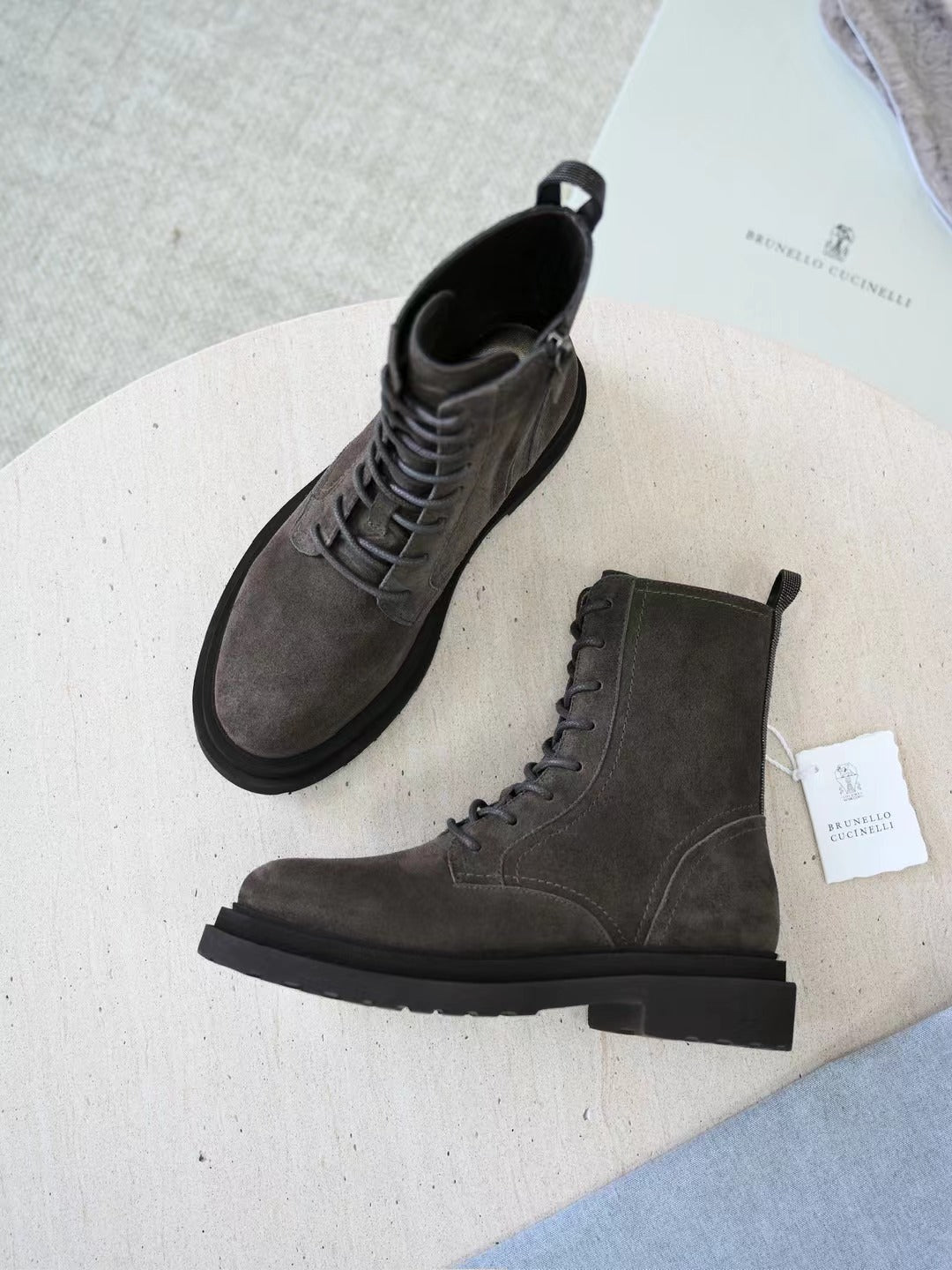 Brunello Cucinelli Herren-Stiefeletten aus Wildleder in Dunkelbraun