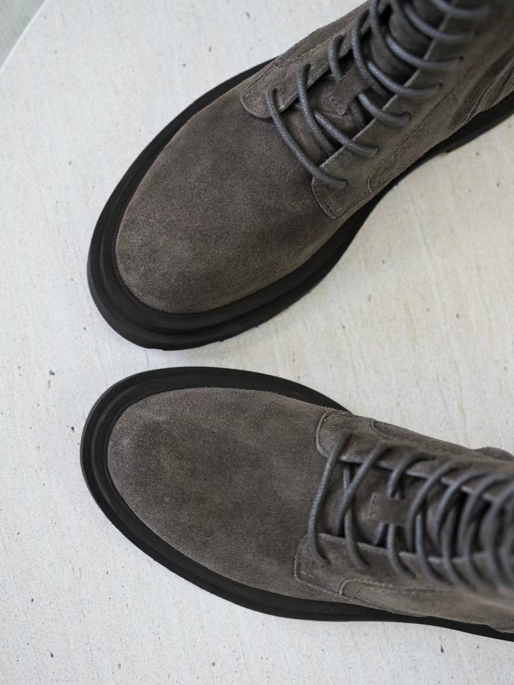 Brunello Cucinelli Herren-Stiefeletten aus Wildleder in Dunkelbraun