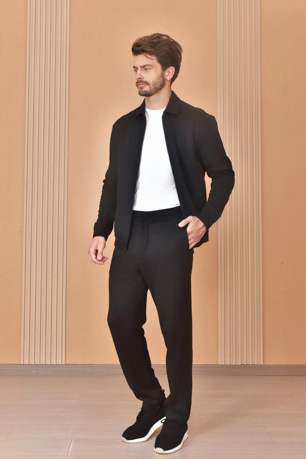 Loro Piana – Zip-Jacke, Hose und Sneaker in Schwarz Herren