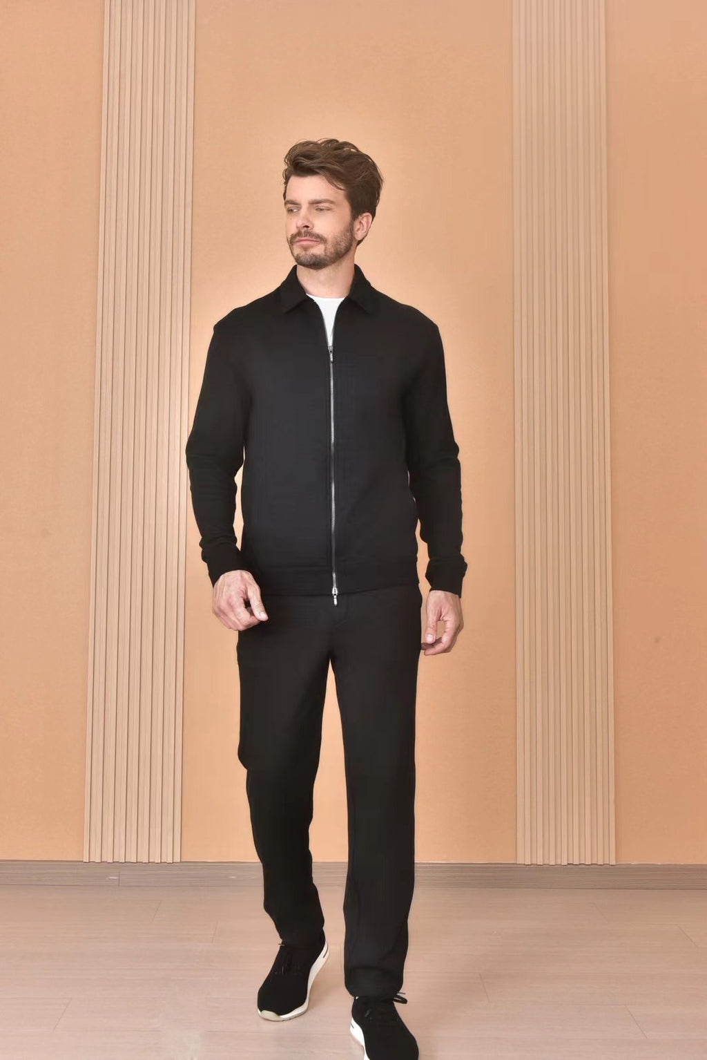 Loro Piana – Zip-Jacke, Hose und Sneaker in Schwarz Herren