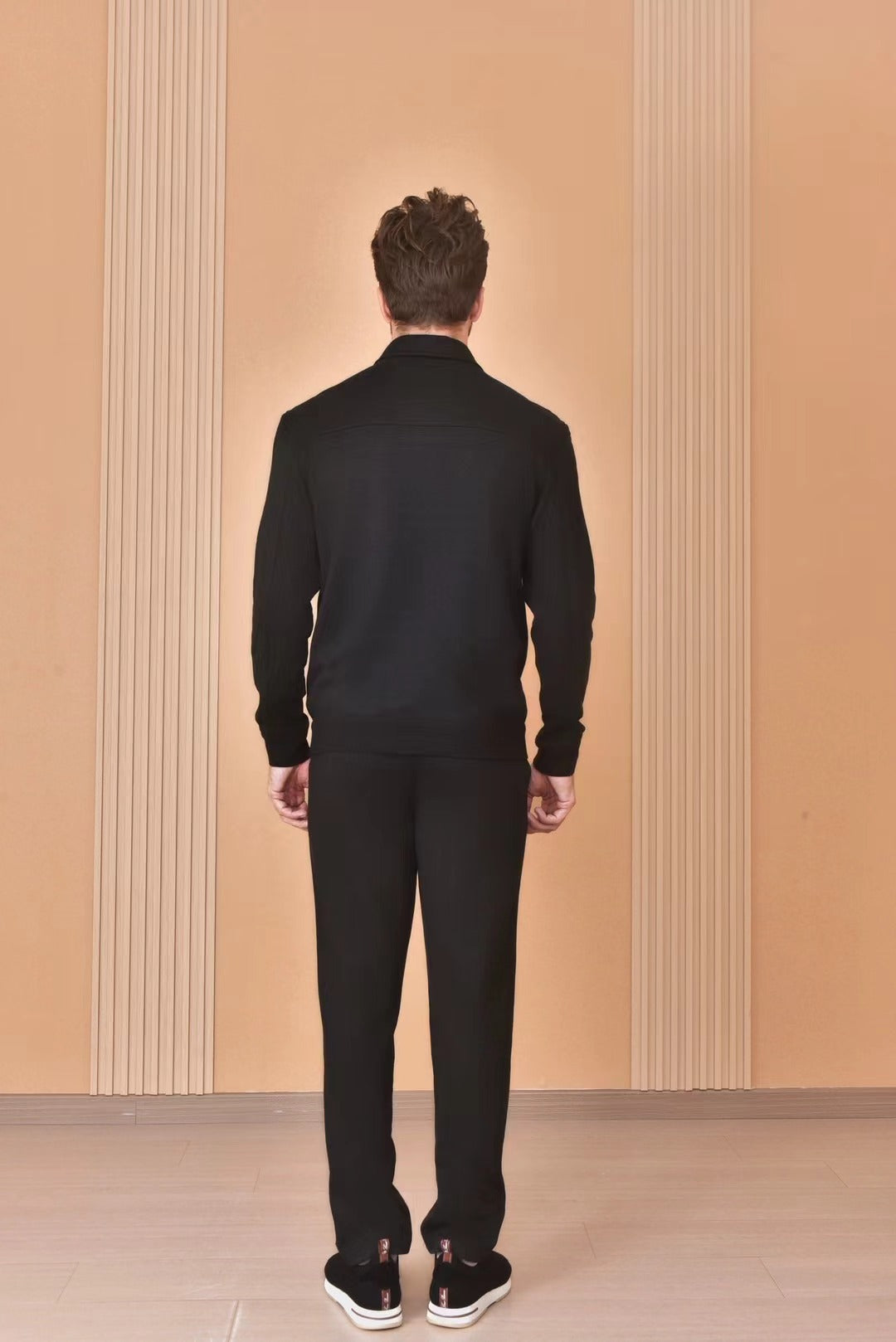 Loro Piana – Zip-Jacke, Hose und Sneaker in Schwarz Herren