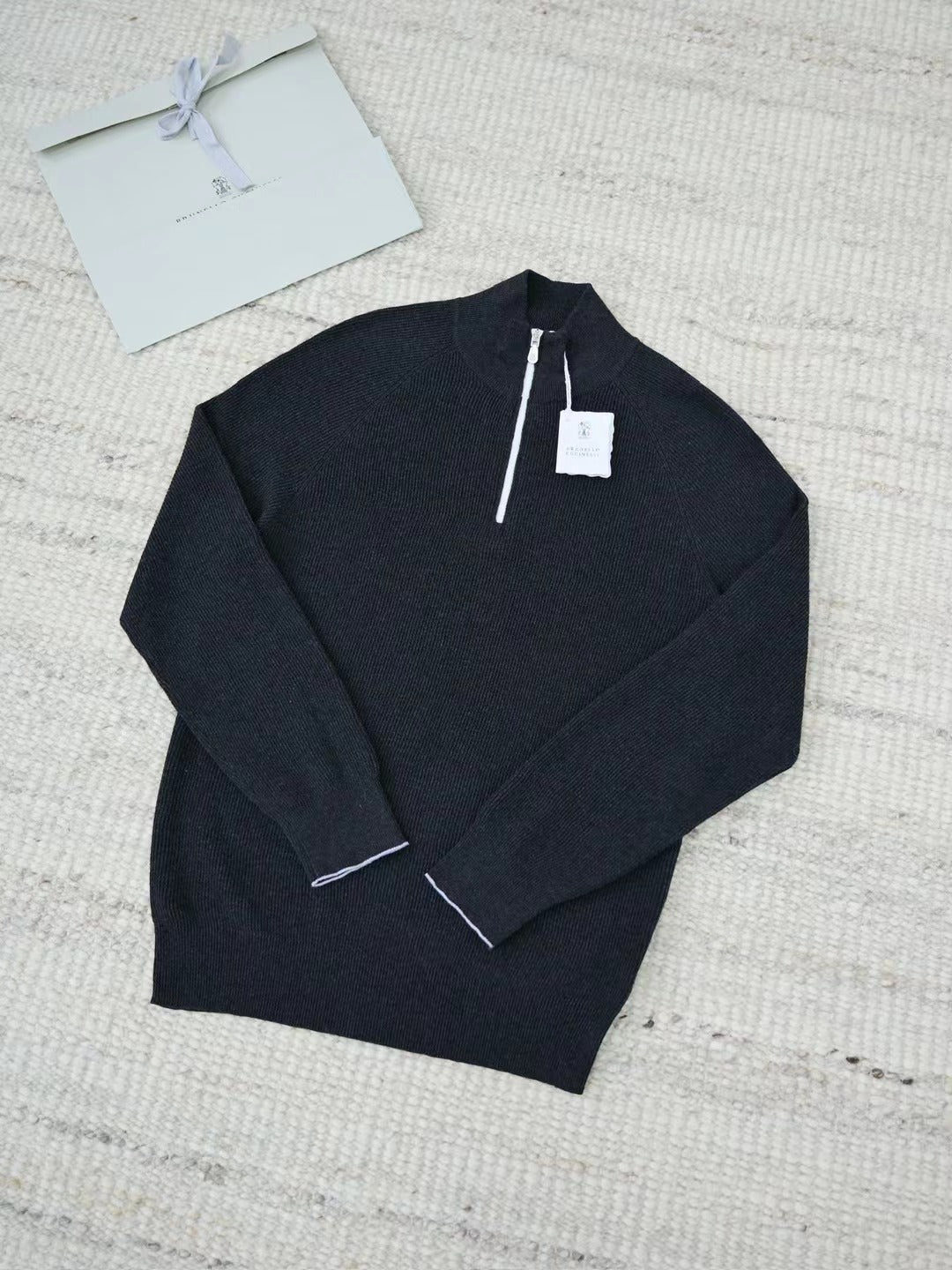 Brunello Cucinelli – Half-Zip-Pullover aus gerippter Wolle in Dunkelgrau Herren