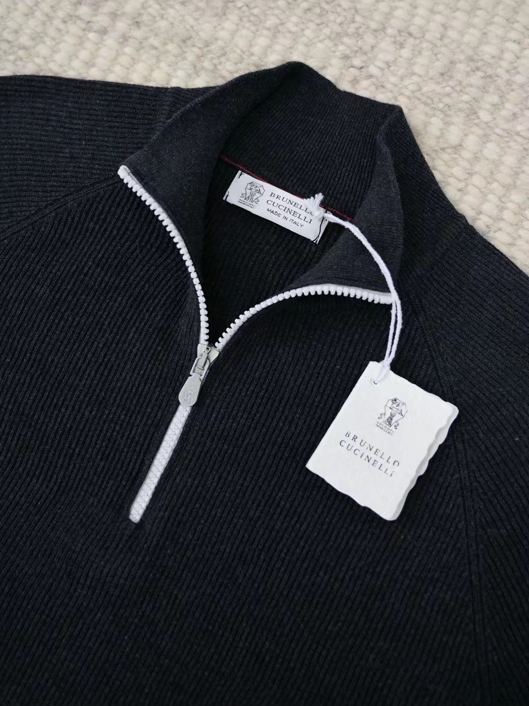 Brunello Cucinelli – Half-Zip-Pullover aus gerippter Wolle in Dunkelgrau Herren