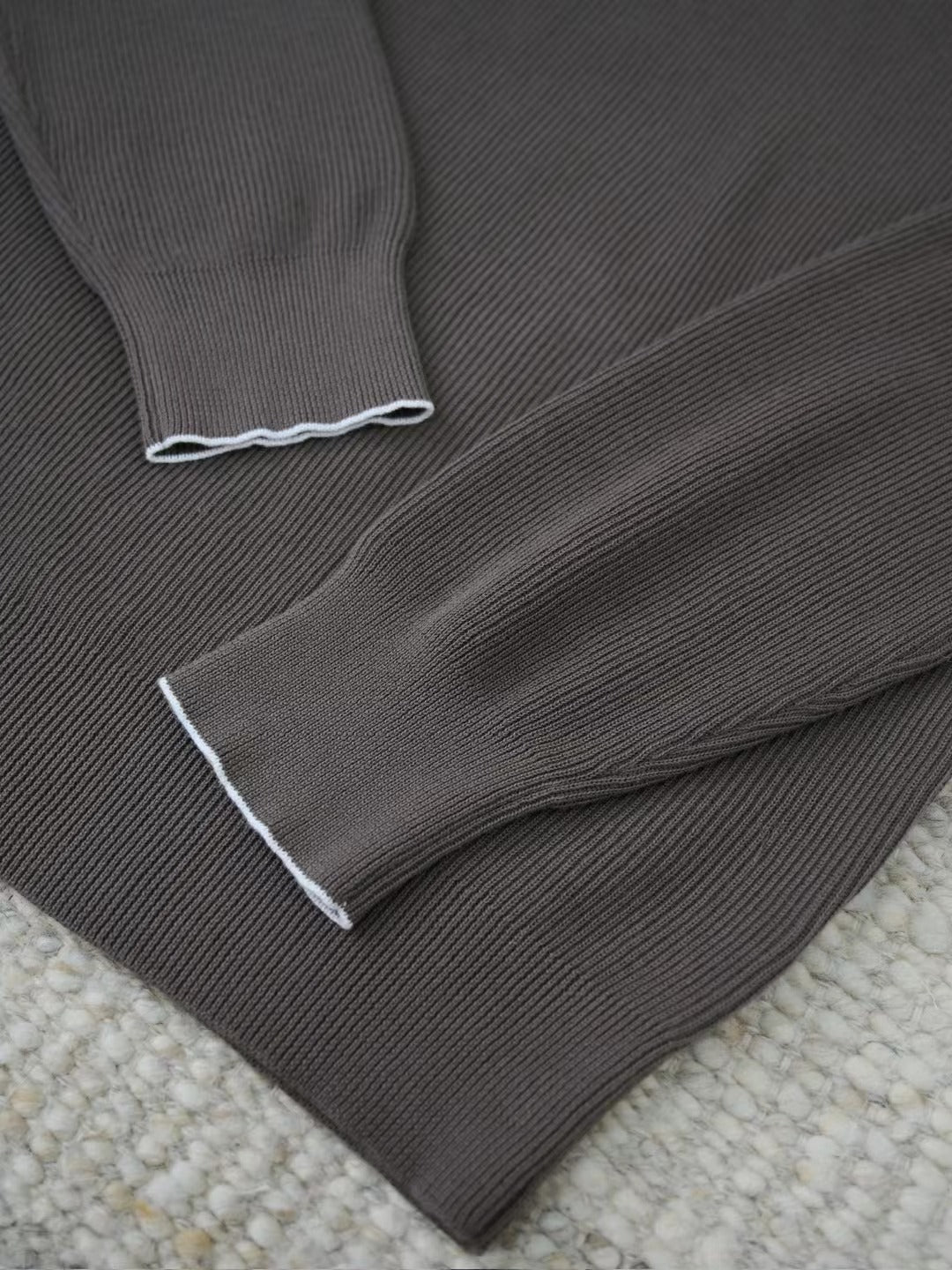 Brunello Cucinelli – Quarter-Zip-Pullover aus gerippter Wolle in Dunkelbraun Herren