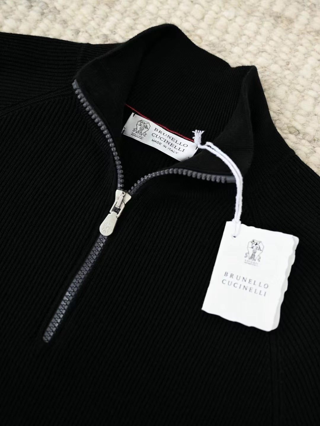 Brunello Cucinelli – Gerippter Half-Zip-Pullover in Schwarz Herren
