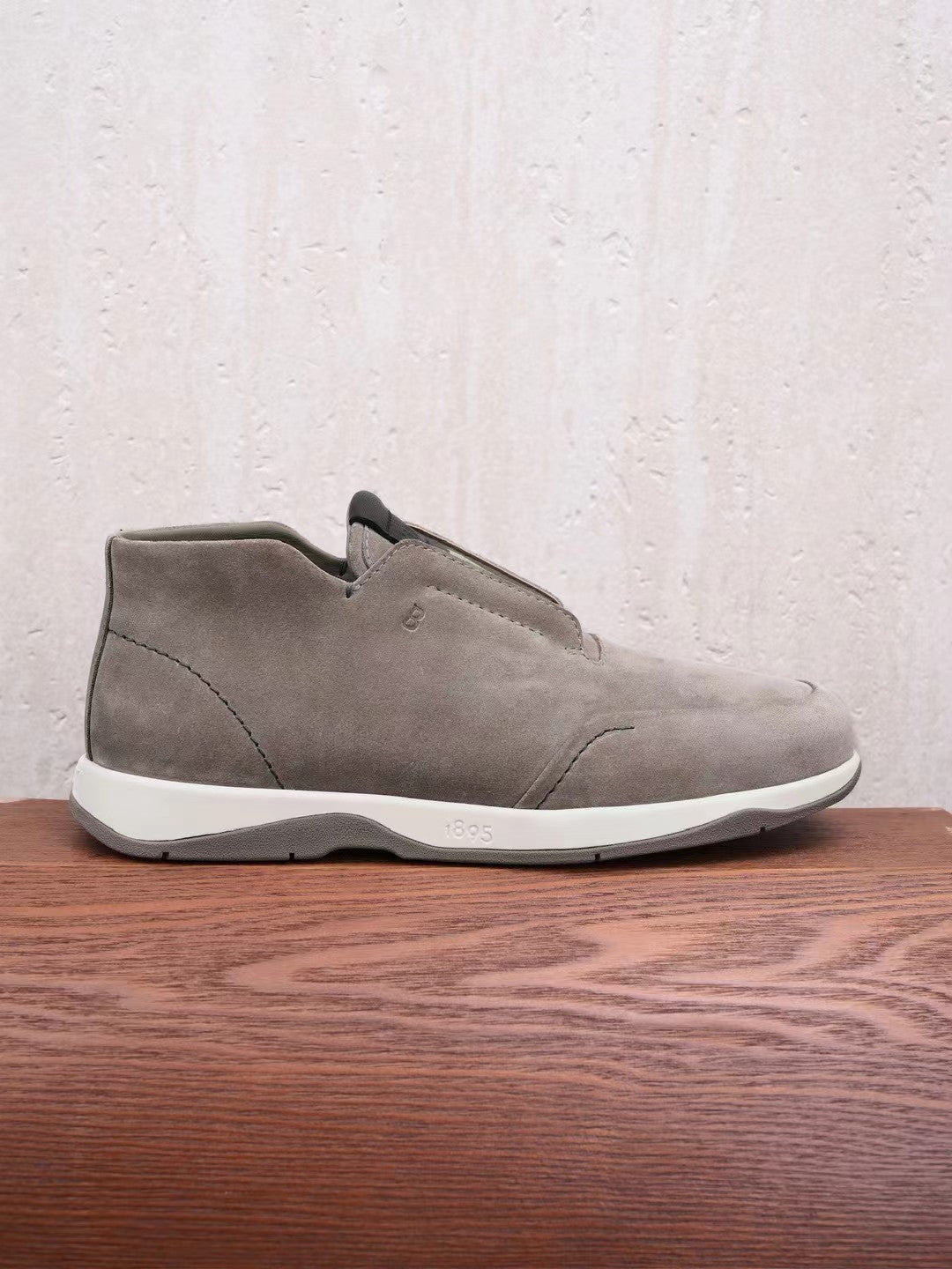 Berluti – Elegante Slip-On-Sneaker aus Veloursleder in Hellgrau Herren