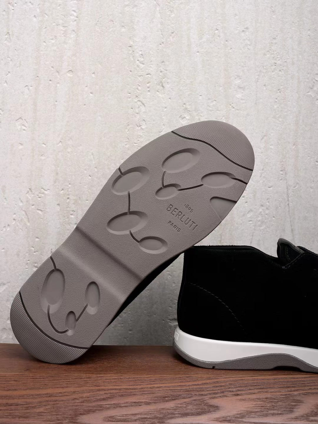 Berluti – Winter-Slipper aus schwarzem Veloursleder mit Lammfellfutter und Gummisohle