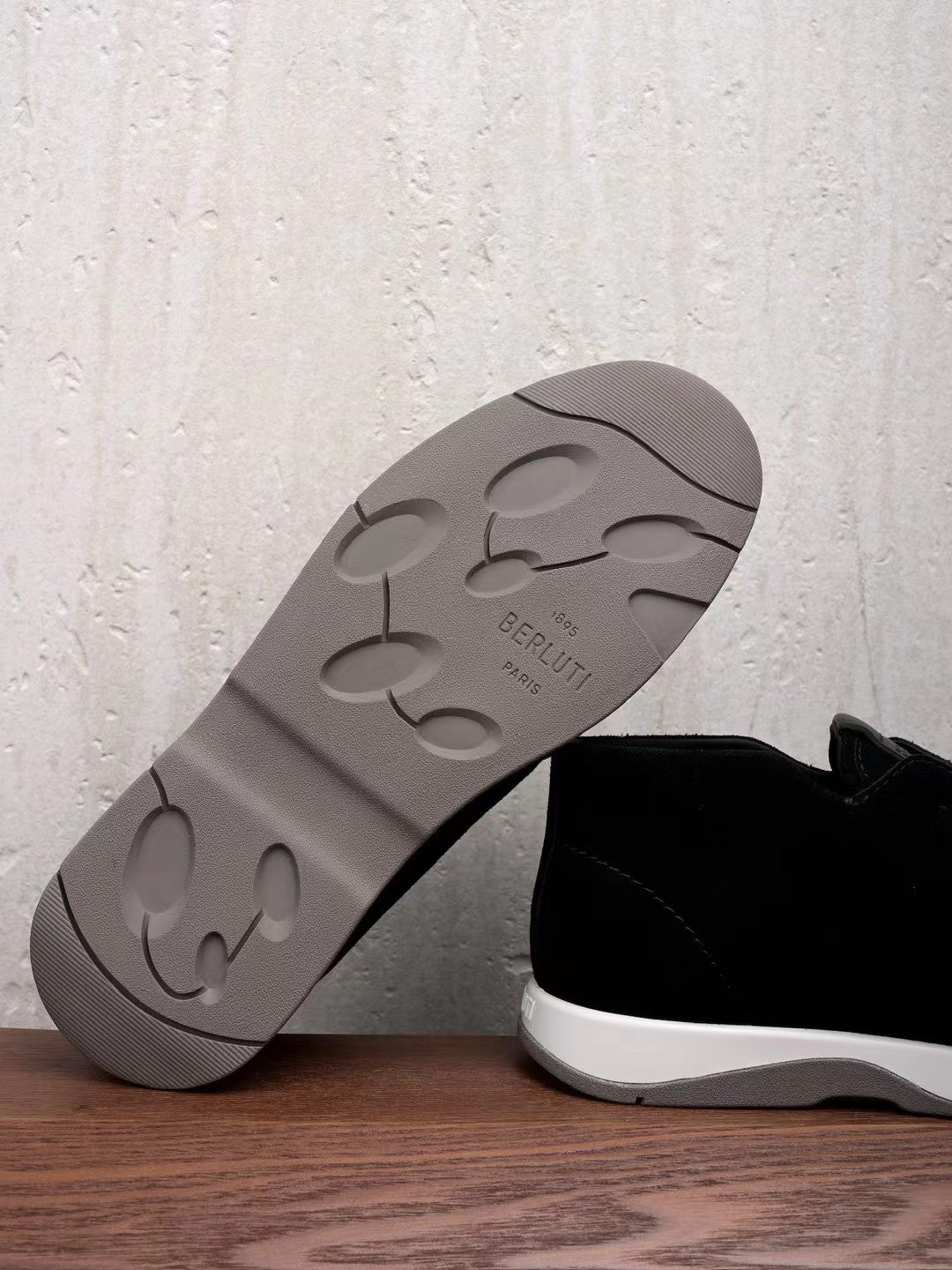 Berluti – Winter-Slipper aus schwarzem Veloursleder mit Lammfellfutter und Gummisohle