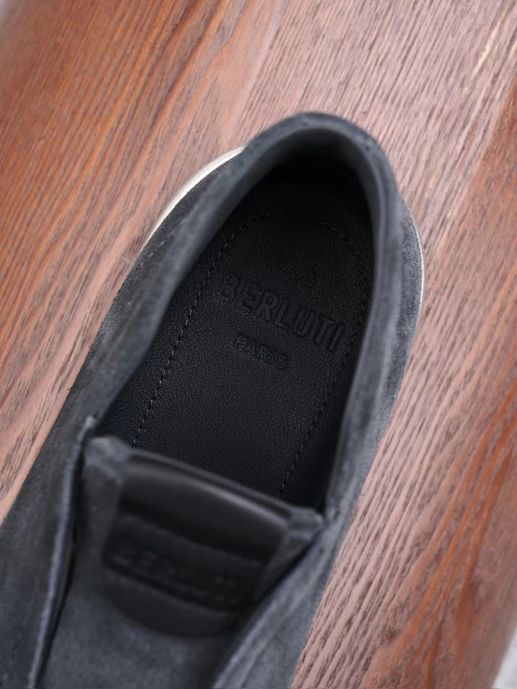 Berluti – Winter Slipper aus grauem Veloursleder mit Lammfellfutter und Gummisohle