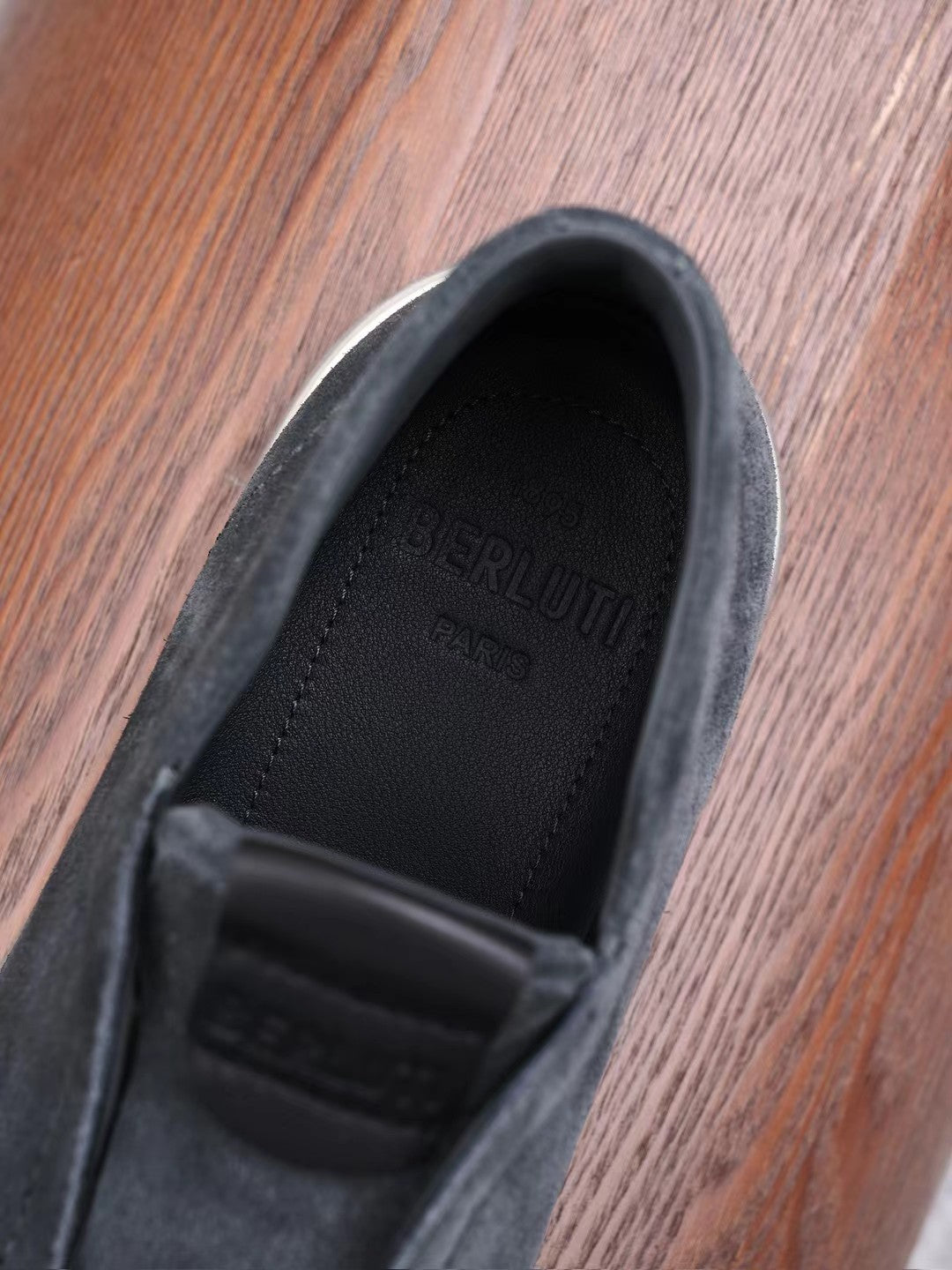 Berluti – Winter Slipper aus grauem Veloursleder mit Lammfellfutter und Gummisohle