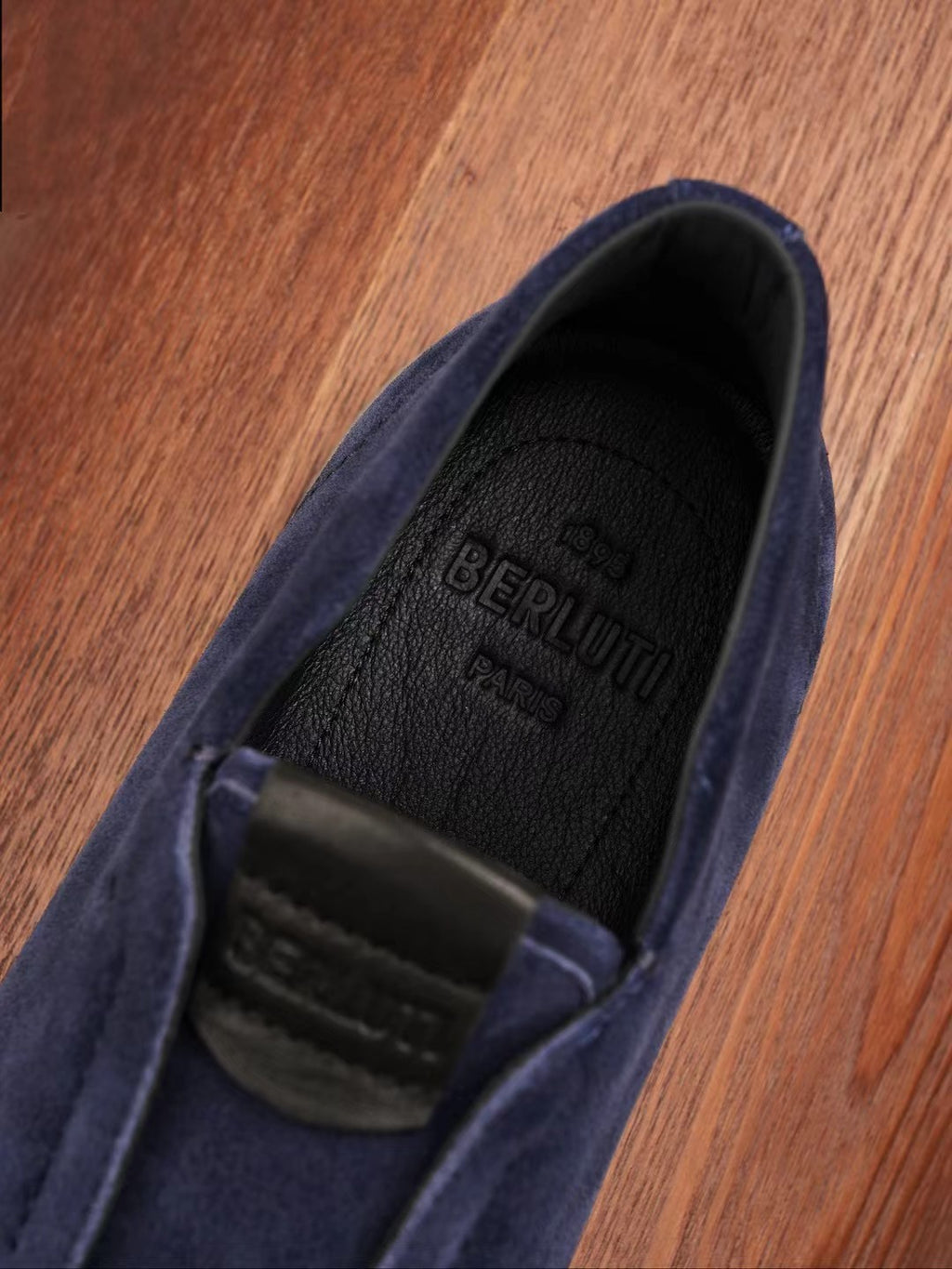 Berluti – Exklusive Winter Slipper aus blauen Veloursleder mit Lammfellfutter