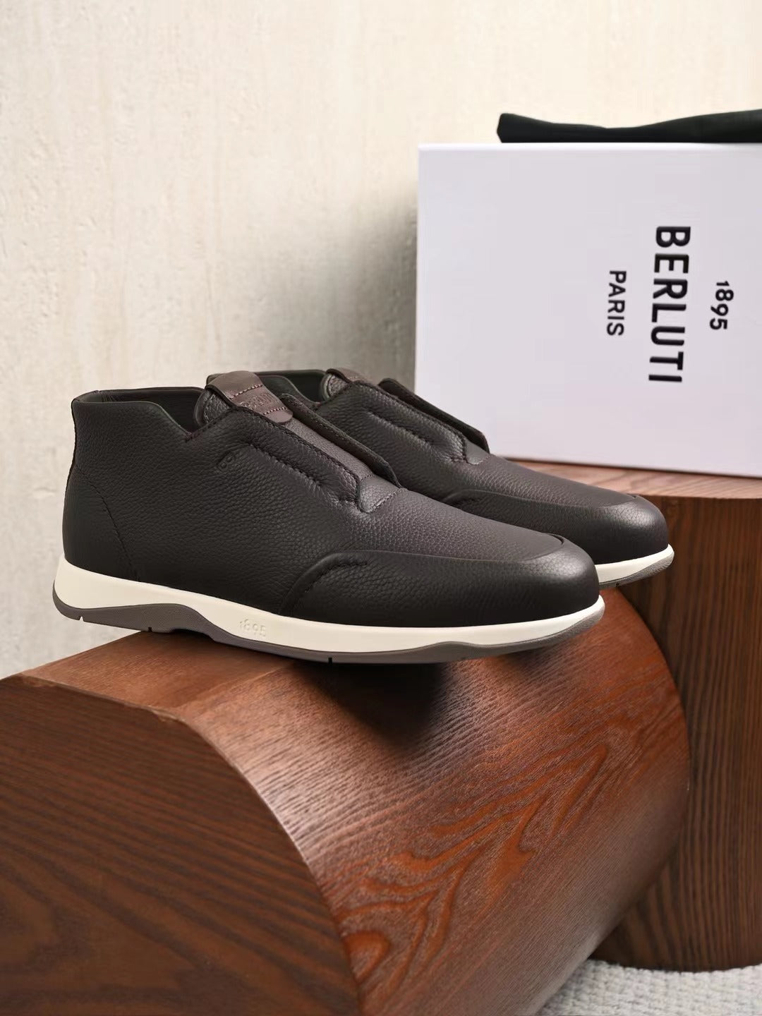 Berluti – Exklusive Winter Slipper aus braunem Leder mit Lammfellfutter