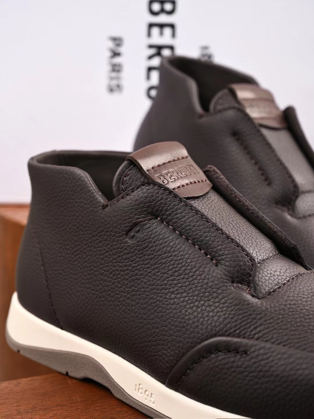 Berluti – Exklusive Winter Slipper aus braunem Leder mit Lammfellfutter