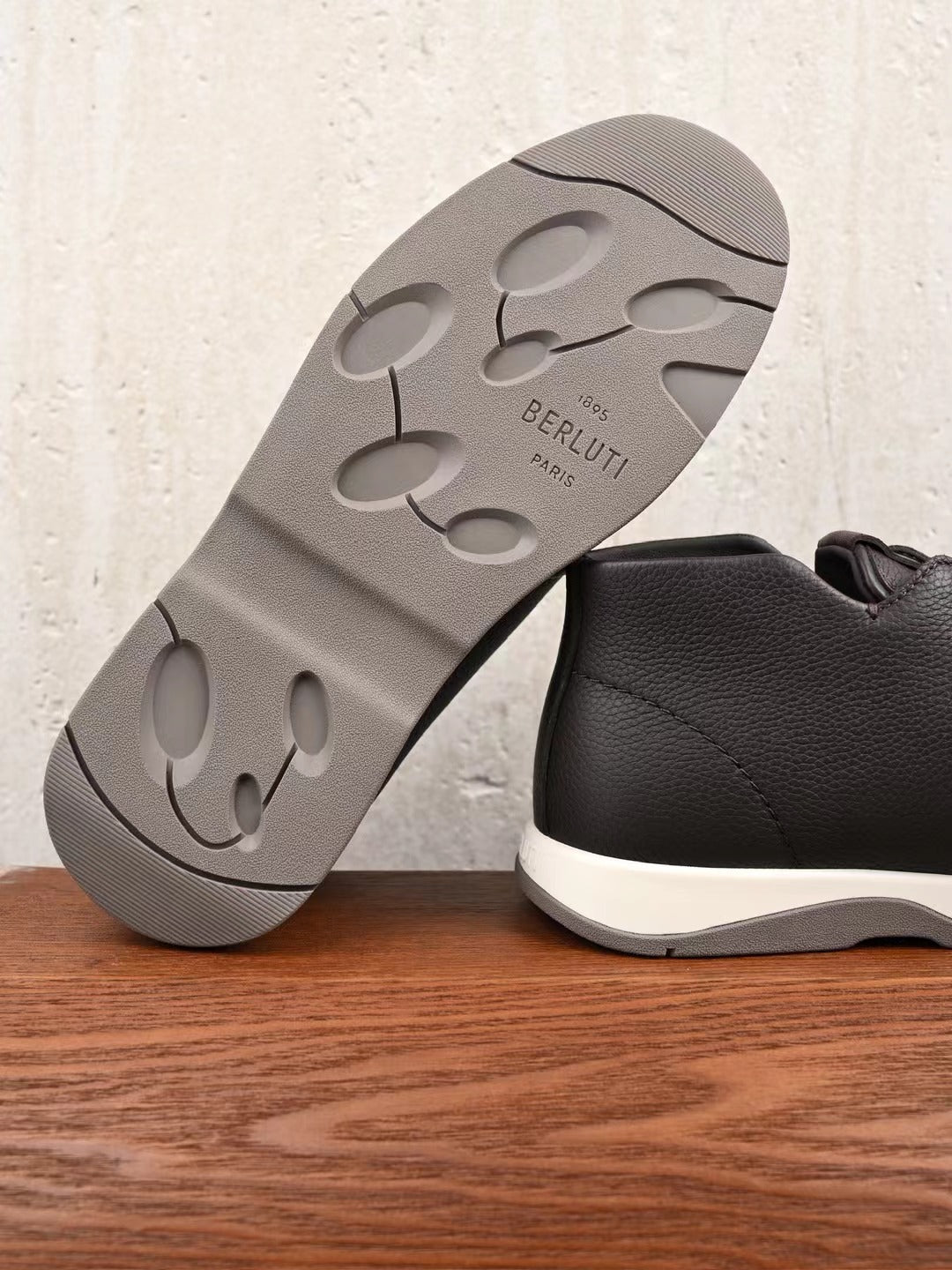 Berluti – Exklusive Winter Slipper aus braunem Leder mit Lammfellfutter