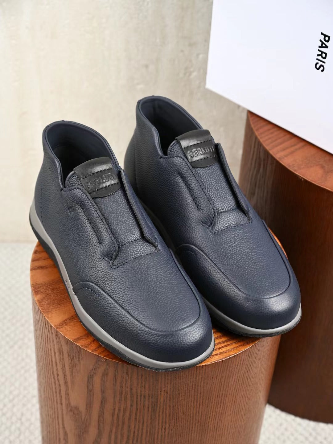 Berluti – Exklusive Winter Slipper aus navyblauem Leder mit Lammfellfutter