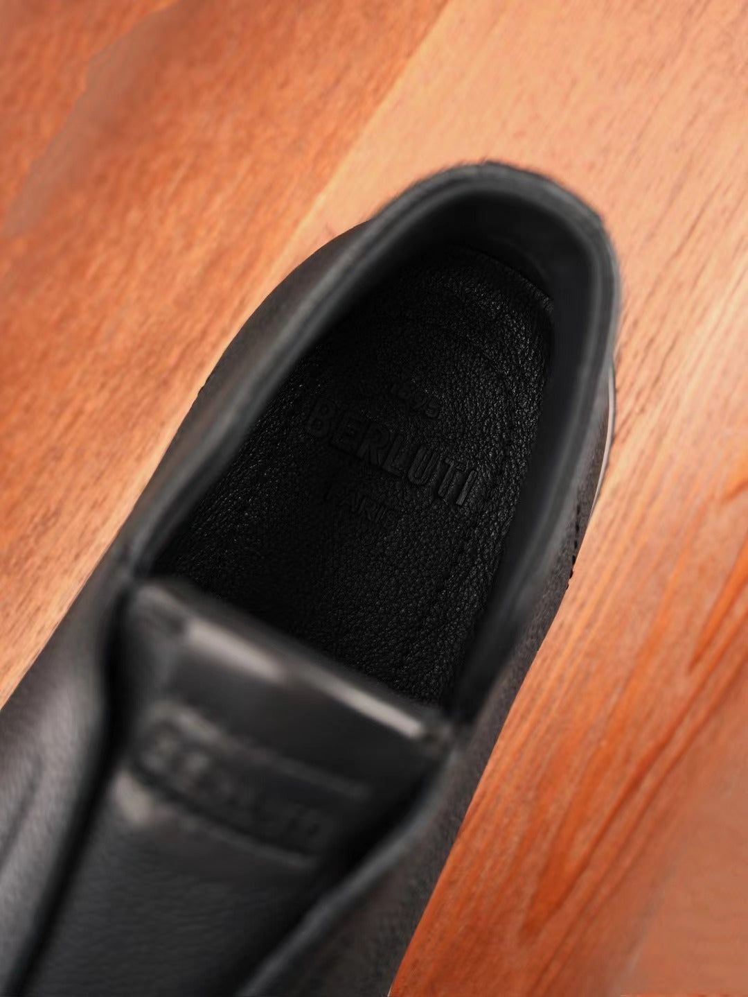 Berluti – Exklusive Winter Slipper aus schwarzem Leder mit Lammfellfutter