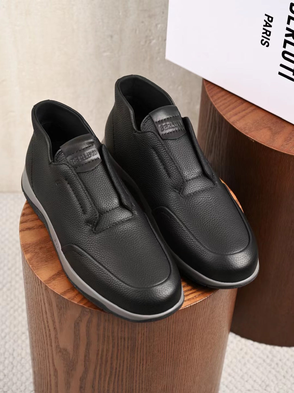 Berluti – Exklusive Winter Slipper aus schwarzem Leder mit Lammfellfutter