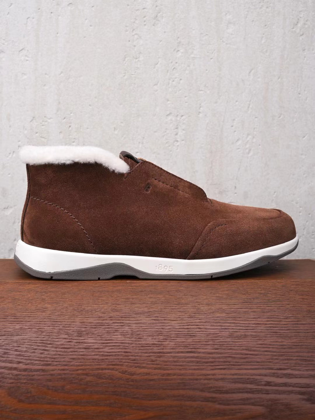 Berluti – Exklusive Winter Slipper aus braunem Veloursleder mit Lammfellfutter