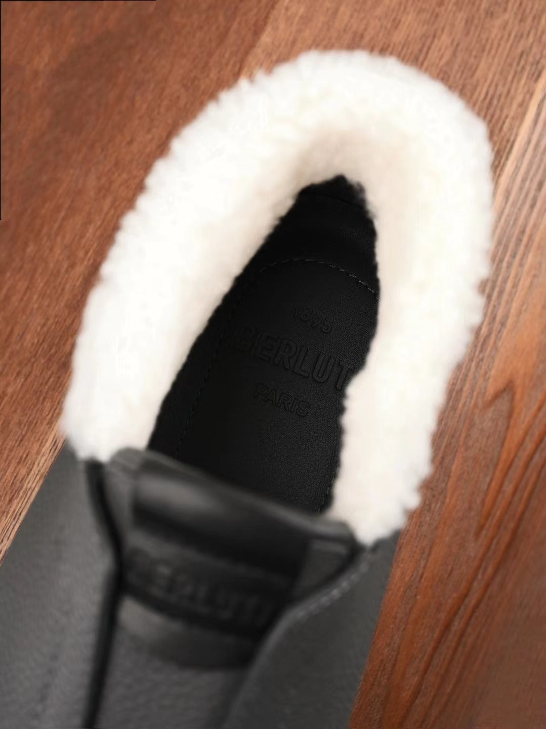Berluti – Exklusive Winter Slipper in Schwarz aus Leder mit warmem Lammfellfutter