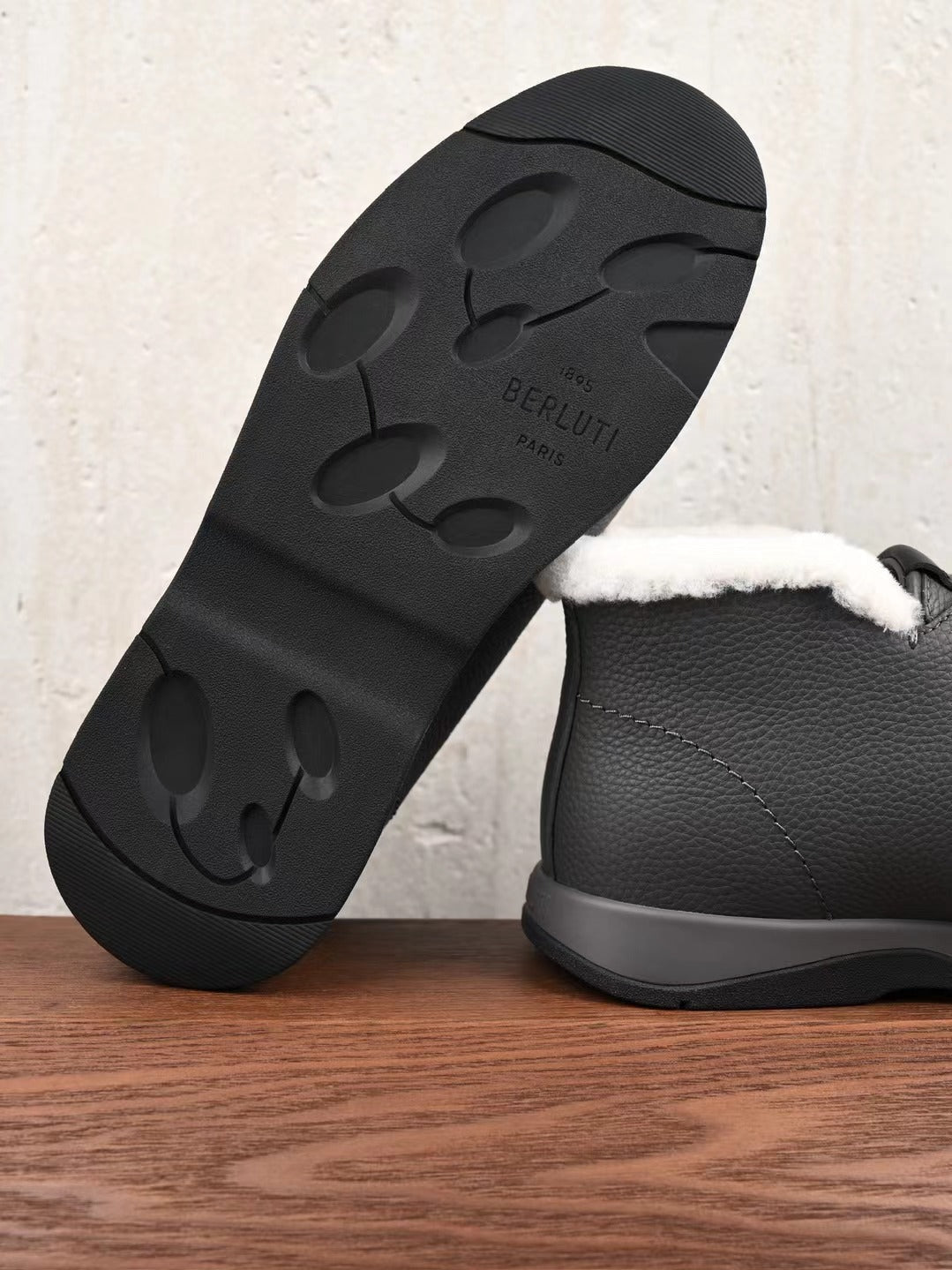 Berluti – Exklusive Winter Slipper in Schwarz aus Leder mit warmem Lammfellfutter