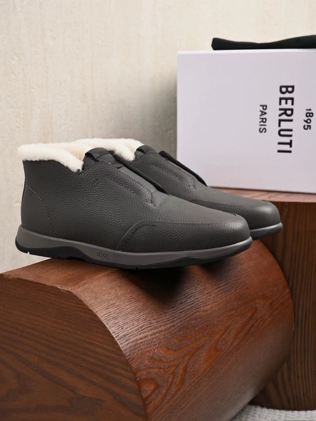 Berluti – Exklusive Winter Slipper in Schwarz aus Leder mit warmem Lammfellfutter