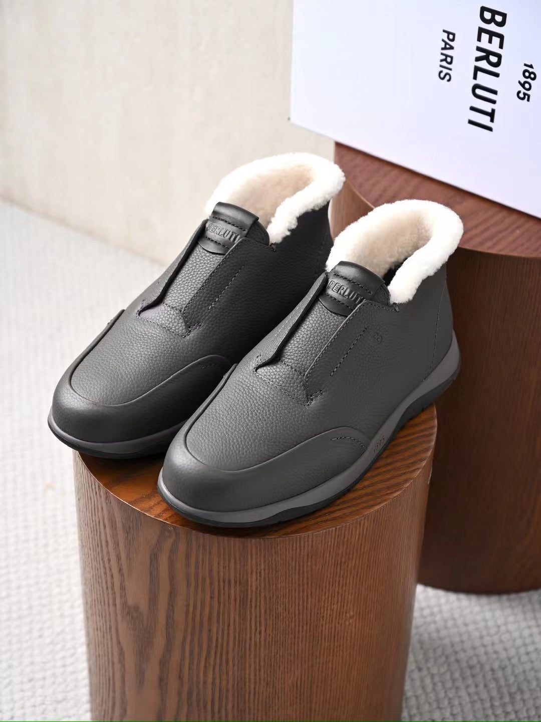 Berluti – Exklusive Winter Slipper in Schwarz aus Leder mit warmem Lammfellfutter