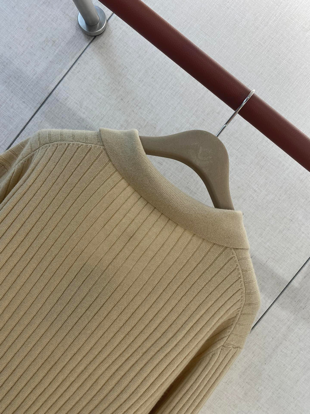 Lora Piana Polo-Strickpullover Beige – Premium Rippenstrick Weicher Longsleeve