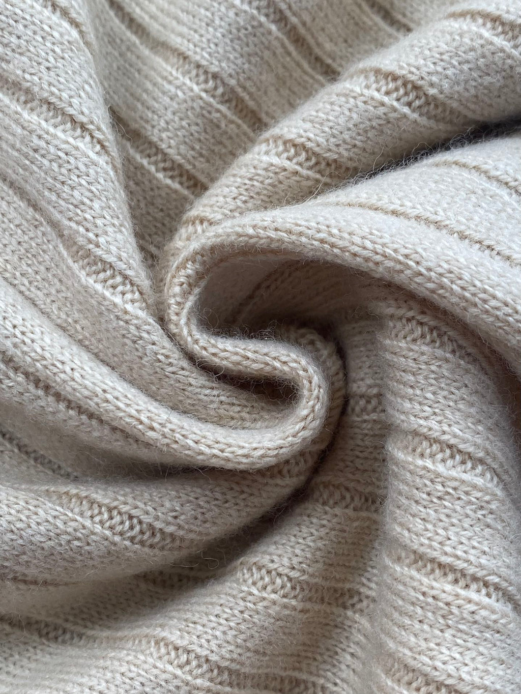 Lora Piana Polo-Strickpullover Beige – Premium Rippenstrick Weicher Longsleeve