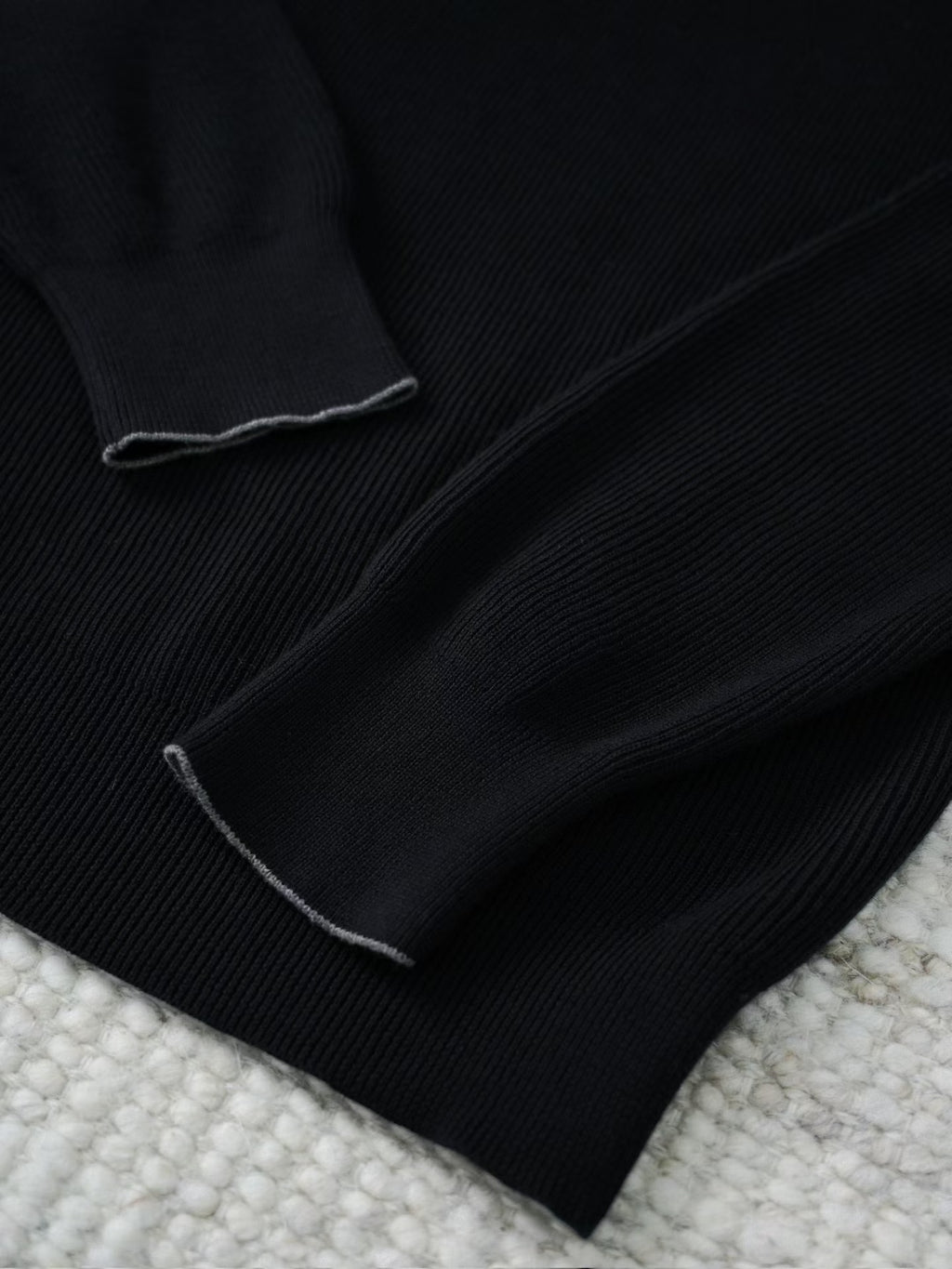 Brunello Cucinelli – Luxurioeses Strick Poloshirt in Schwarz aus feiner Baumwolle