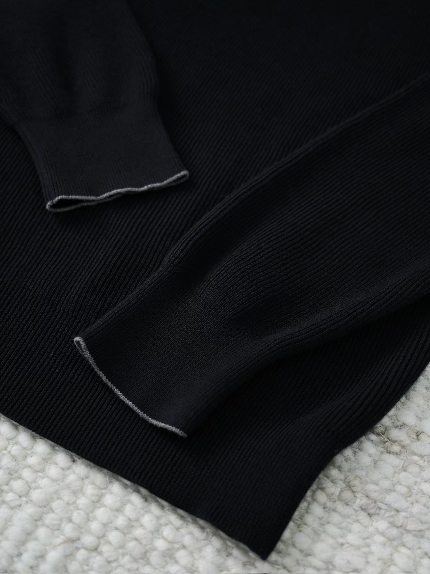 Brunello Cucinelli – Luxurioeses Strick Poloshirt in Schwarz aus feiner Baumwolle