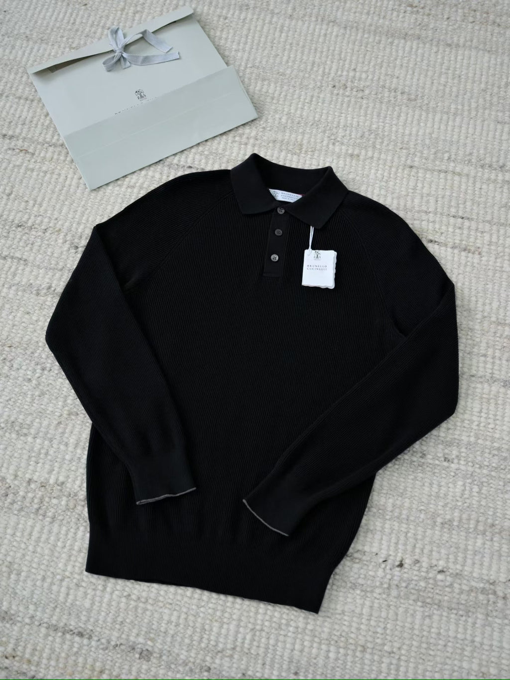 Brunello Cucinelli – Luxurioeses Strick Poloshirt in Schwarz aus feiner Baumwolle
