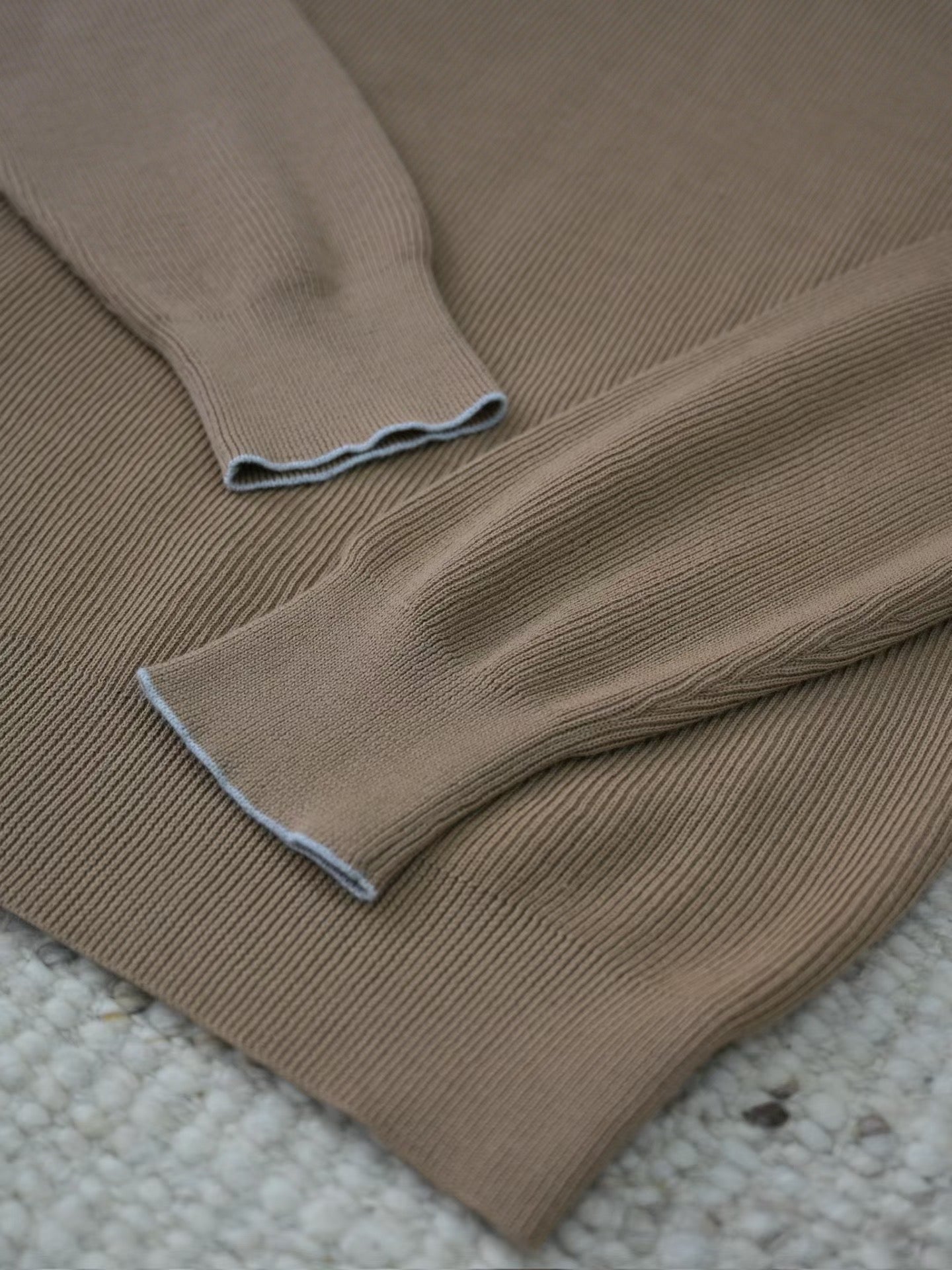 Brunello Cucinelli – Luxurioeses Strick Poloshirt in Camel aus feiner Baumwolle