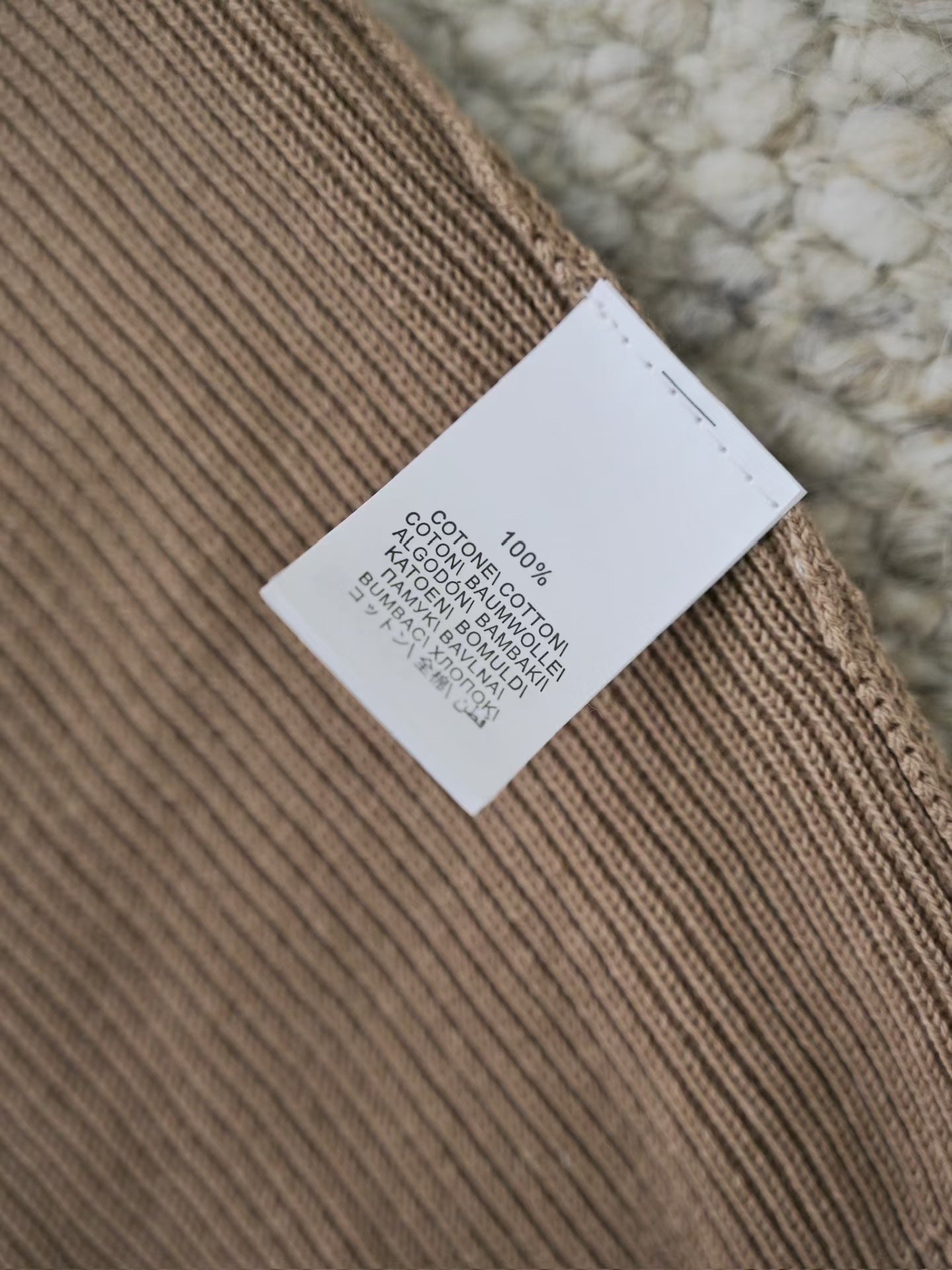 Brunello Cucinelli – Luxurioeses Strick Poloshirt in Camel aus feiner Baumwolle