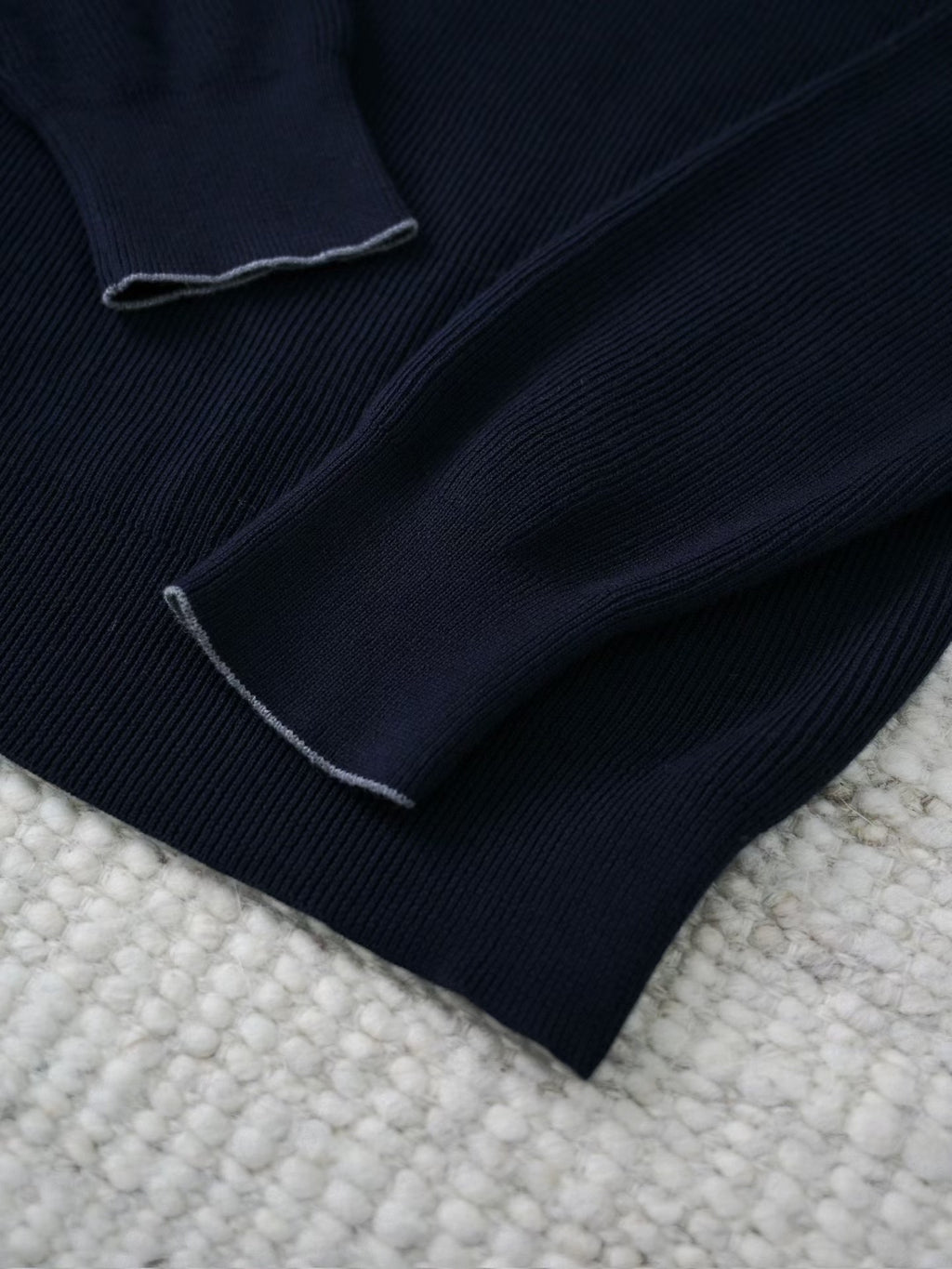 Brunello Cucinelli – Elegantes Strick Poloshirt in Schwarz aus feiner Baumwolle