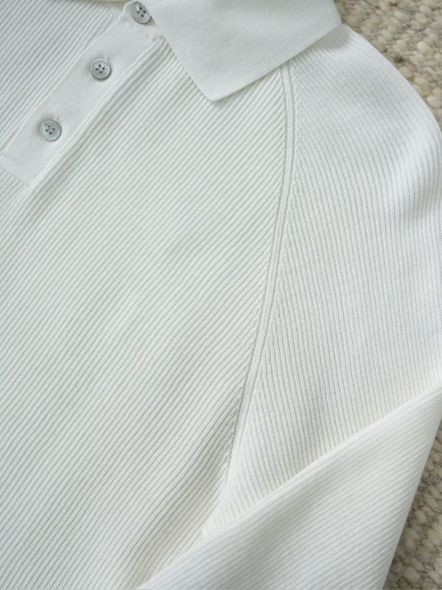 Brunello Cucinelli – Luxurioeses Strick Poloshirt in Weiss aus feiner Baumwolle