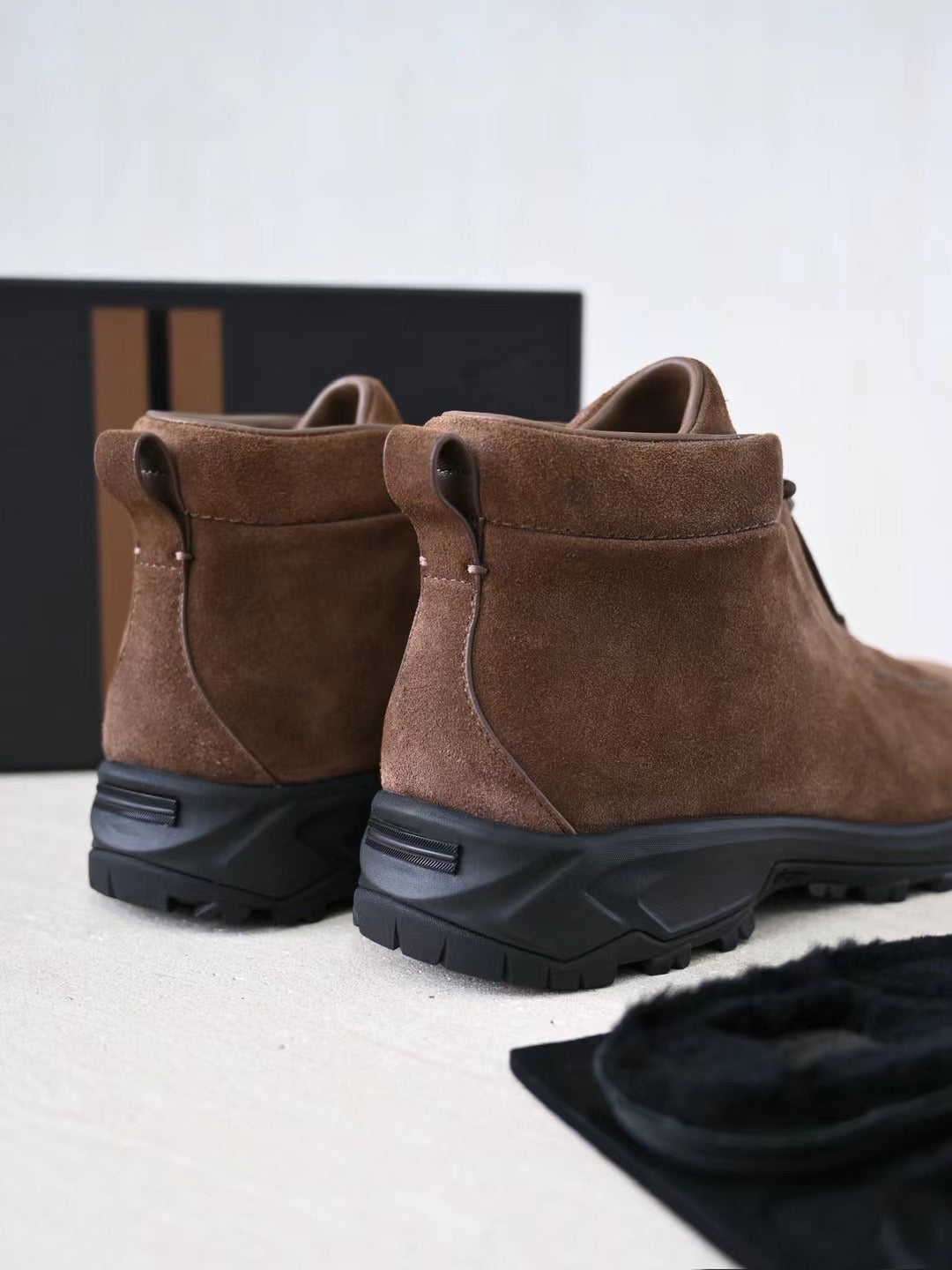 Zegna – Premium Wildleder Boots in Hellbraun mit robuster Profilsohle