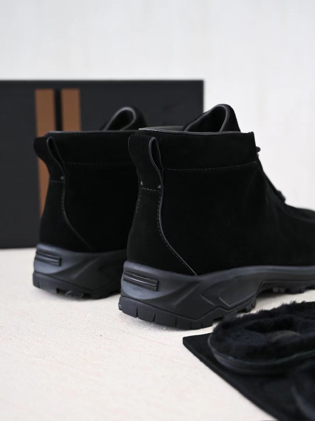 Zegna – Edle Wildleder Boots in Schwarz mit robuster Profilsohle