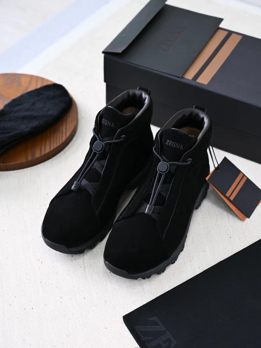 Zegna – Edle Wildleder Boots in Schwarz mit robuster Profilsohle