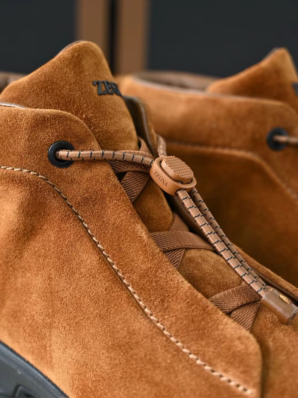 Zegna – Exklusive Wildleder Boots in Mittelbraun mit robuster Profilsohle
