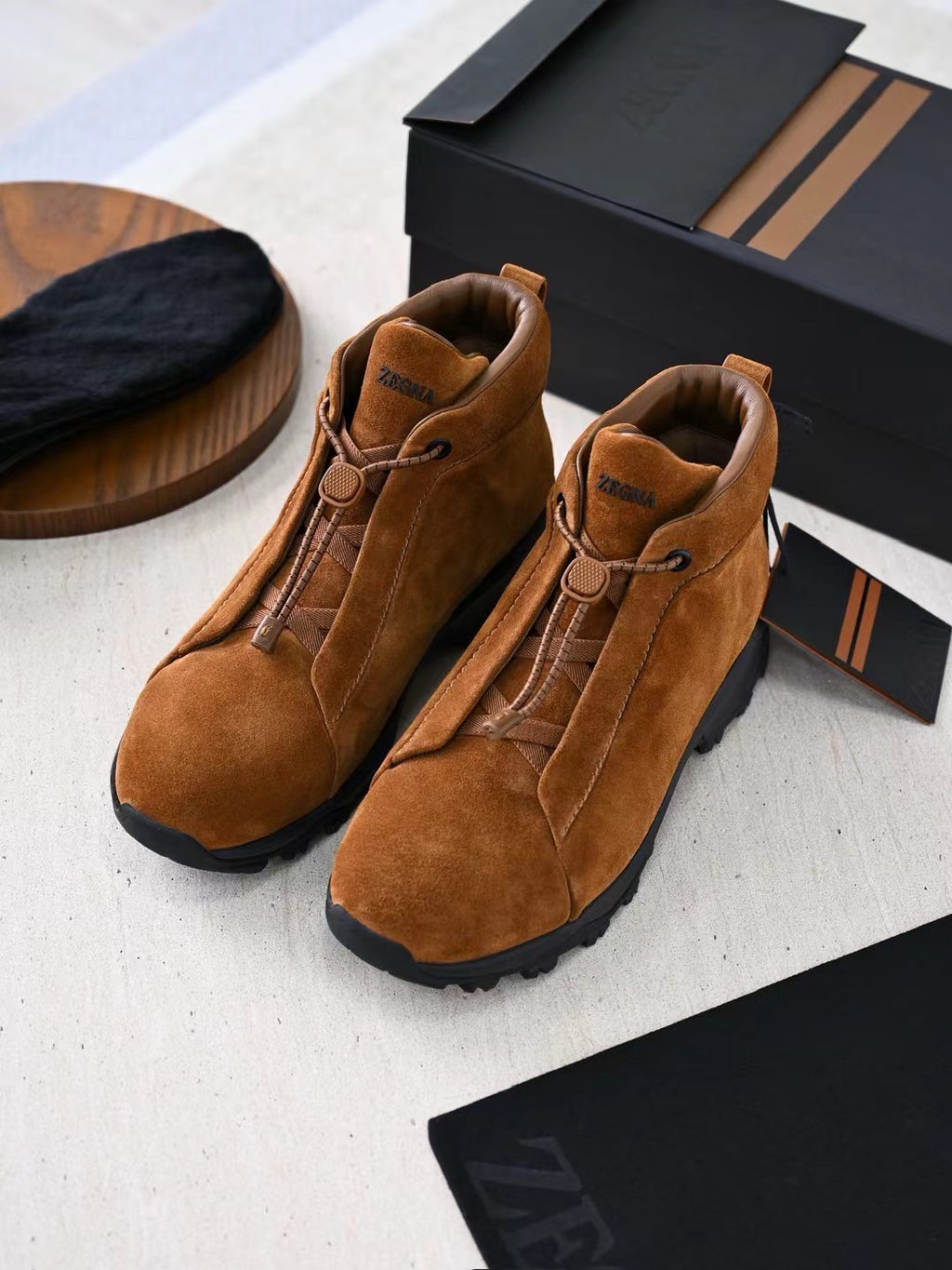 Zegna – Exklusive Wildleder Boots in Mittelbraun mit robuster Profilsohle