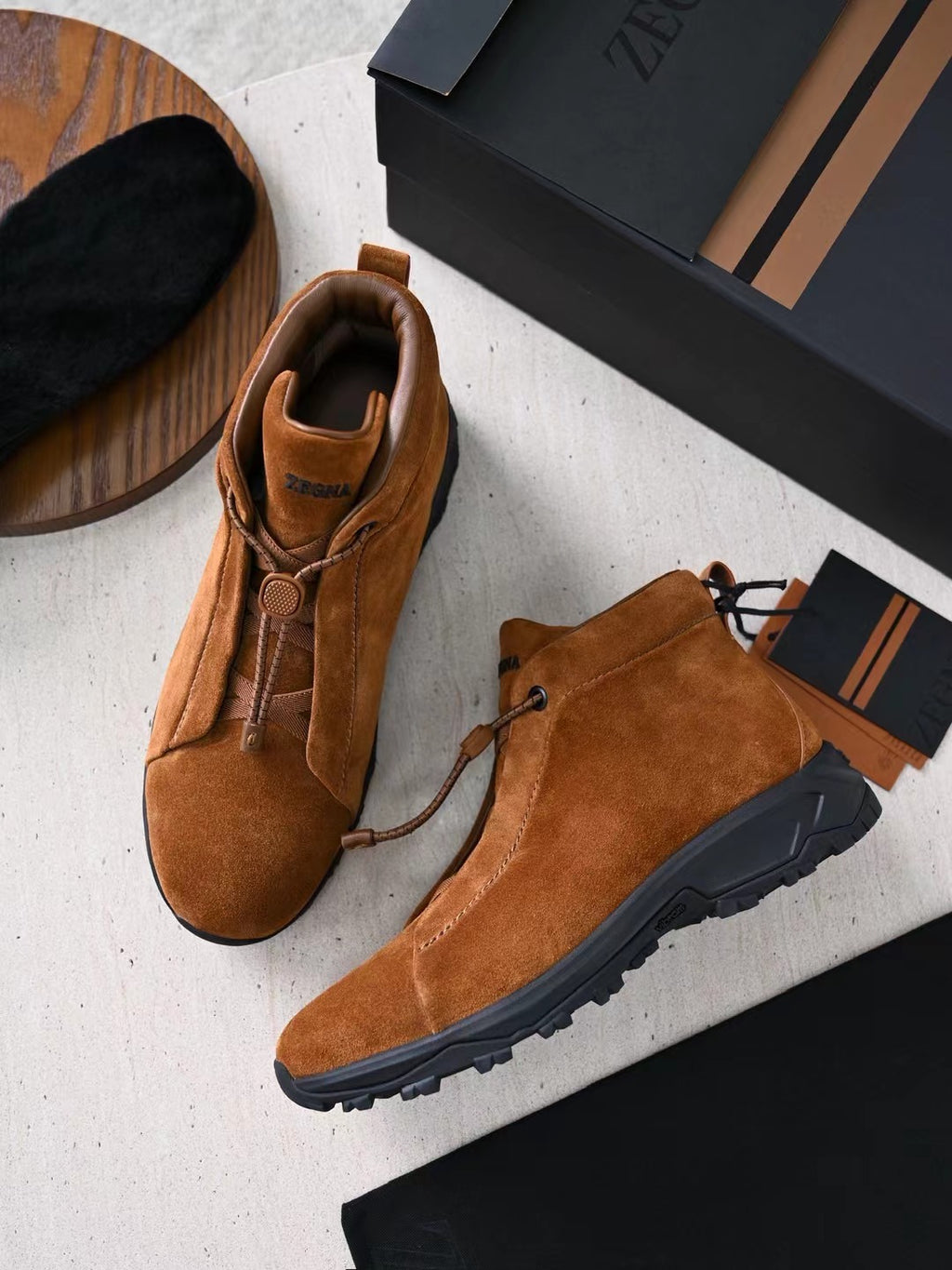 Zegna – Exklusive Wildleder Boots in Mittelbraun mit robuster Profilsohle