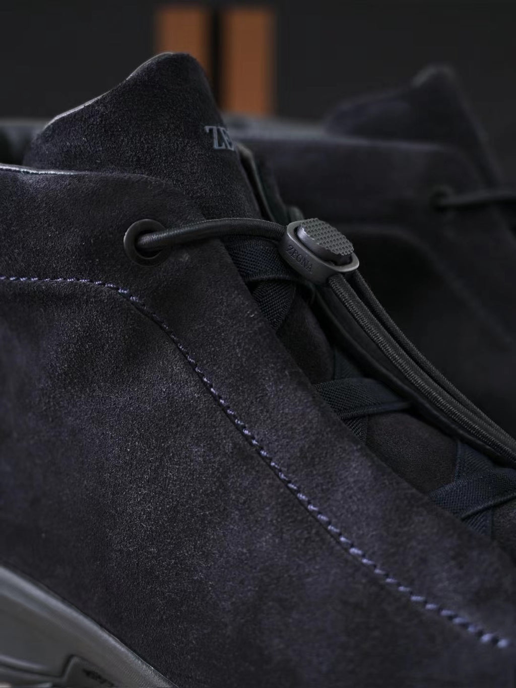 Zegna – Luxurioese Wildleder Boots in Schwarz mit robuster Profilsohle
