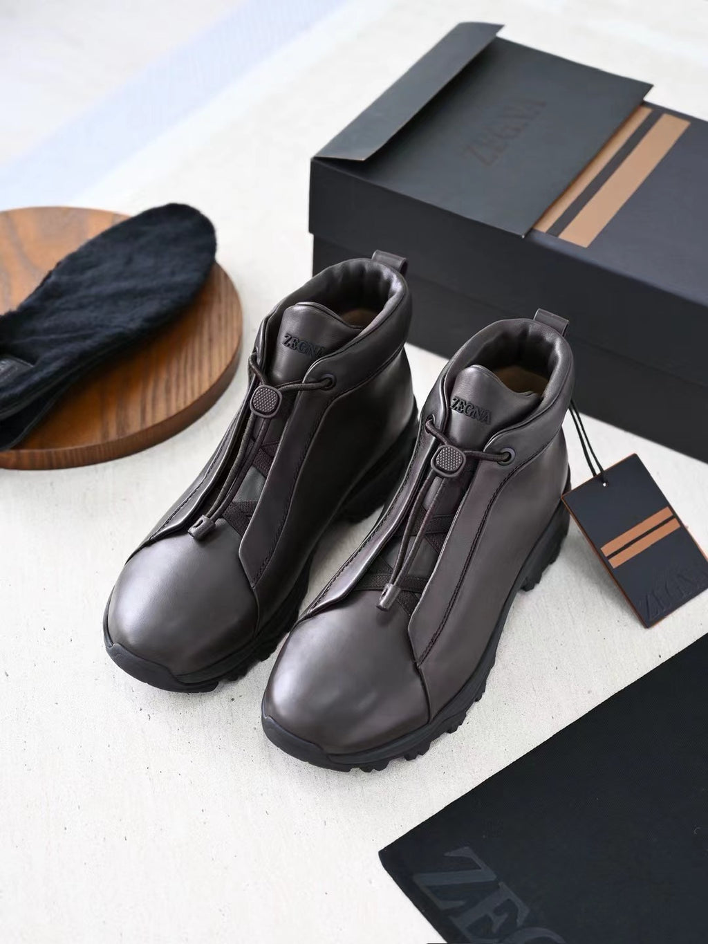 Zegna – Elegante Leder Boots in Dunkelbraun mit robuster Profilsohle