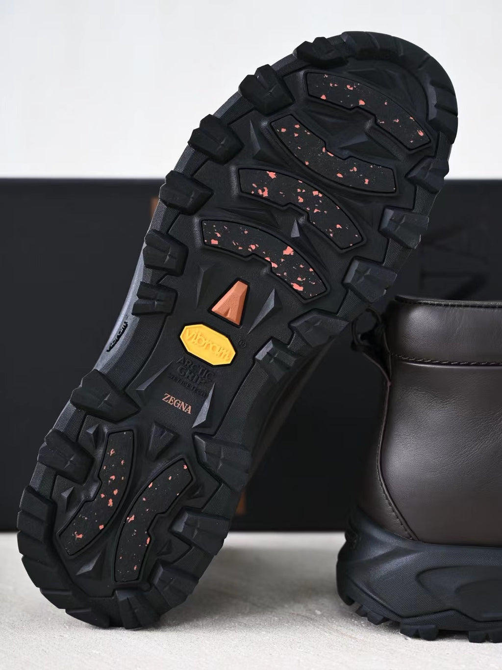 Zegna – Elegante Leder Boots in Dunkelbraun mit robuster Profilsohle