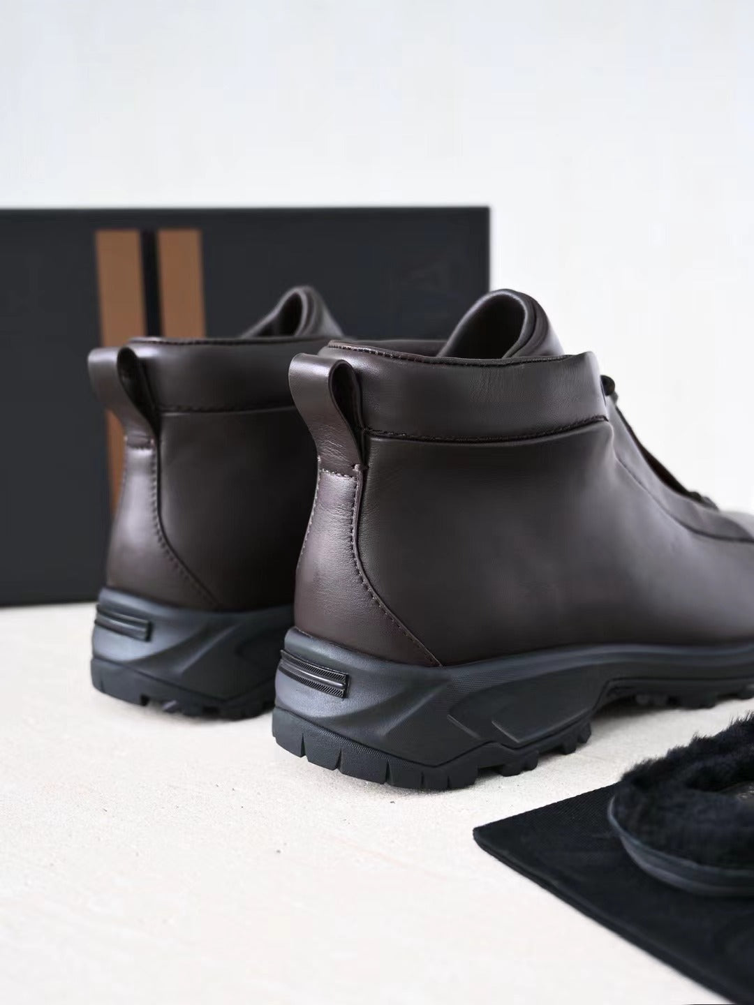 Zegna – Elegante Leder Boots in Dunkelbraun mit robuster Profilsohle