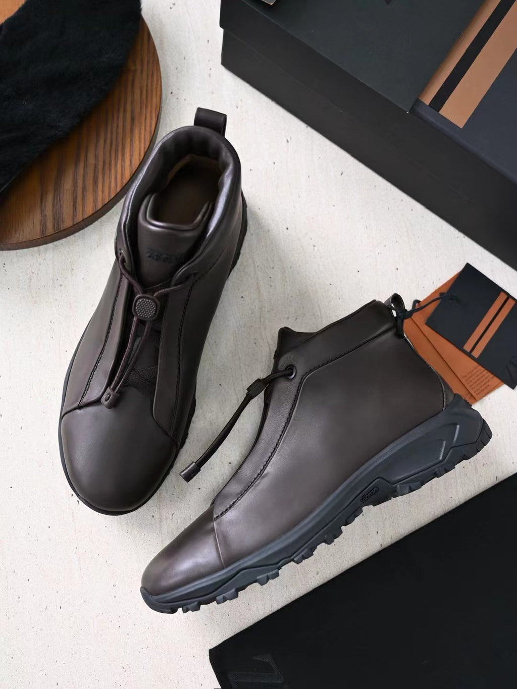 Zegna – Elegante Leder Boots in Dunkelbraun mit robuster Profilsohle